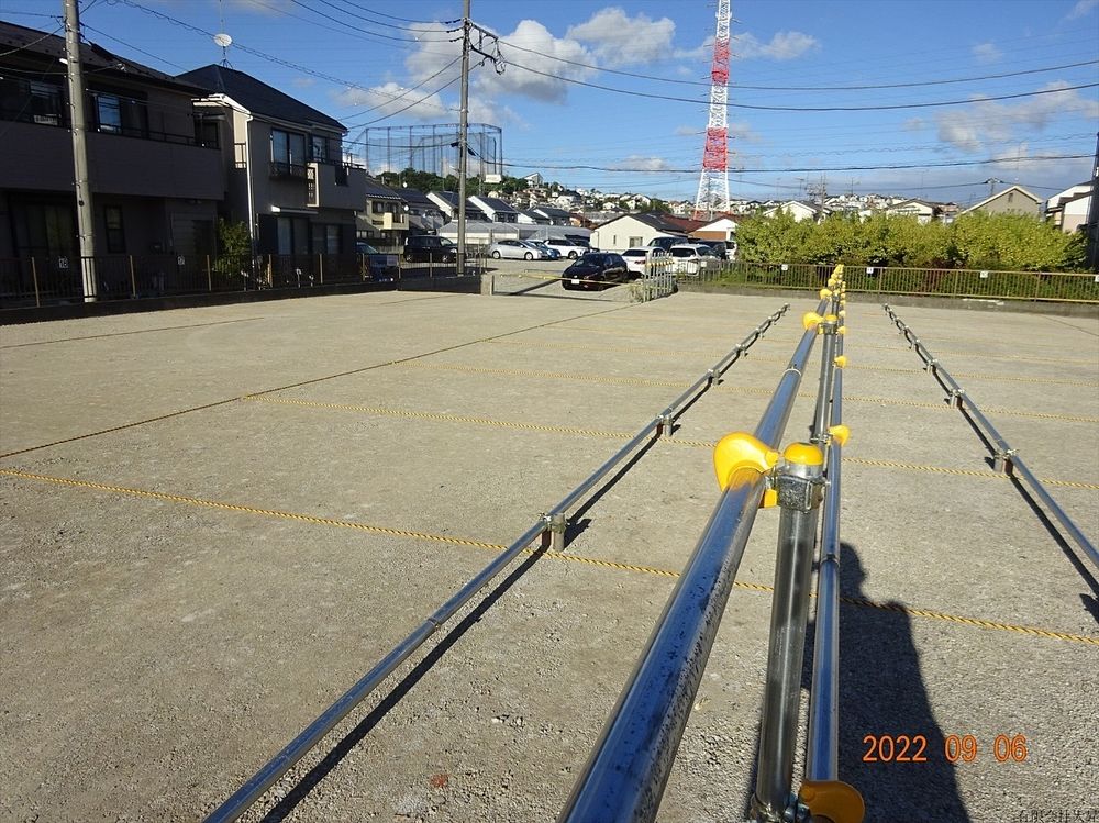 東山田駅すぐ近くの平置き駐車場です。NO.238駐車場と隣接しており、向かって左側の駐車場になります。