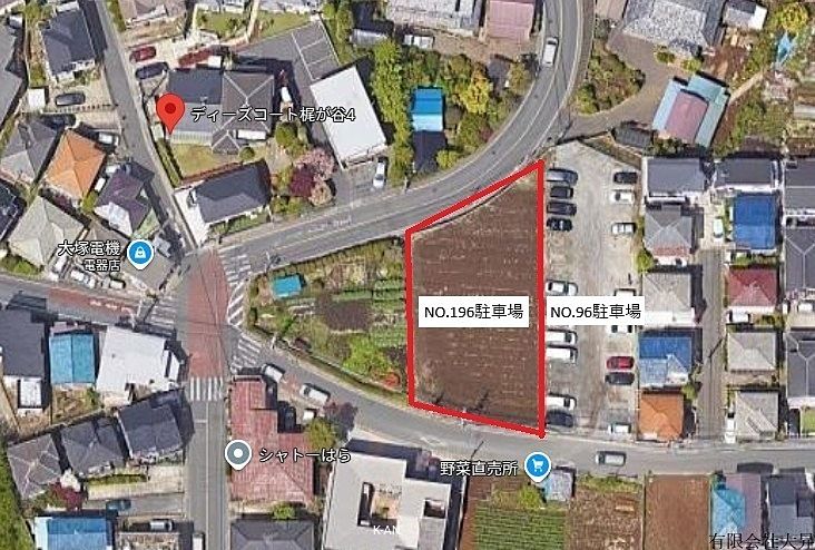 当社NO.96駐車場の隣にあります。NO.196の看板はございません。高津区新作と宮前区野川と梶ヶ谷の境にある五差路にほど近いところにあります。本地の前には、『野菜の直売所』があります。砂利敷きの駐車場です。
※2024年新設の駐車場。区画は少し広めです。